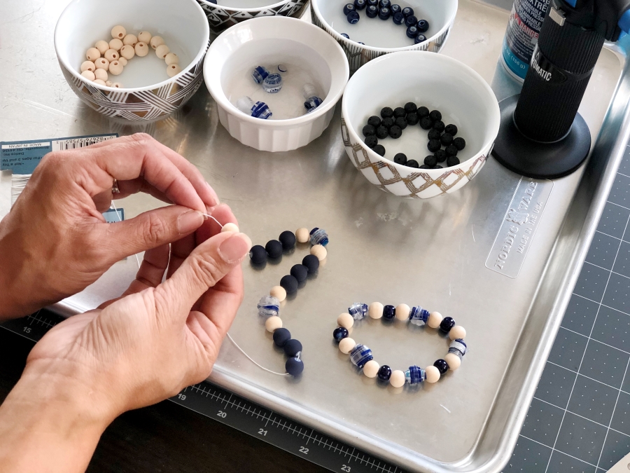 Assembling bracelets